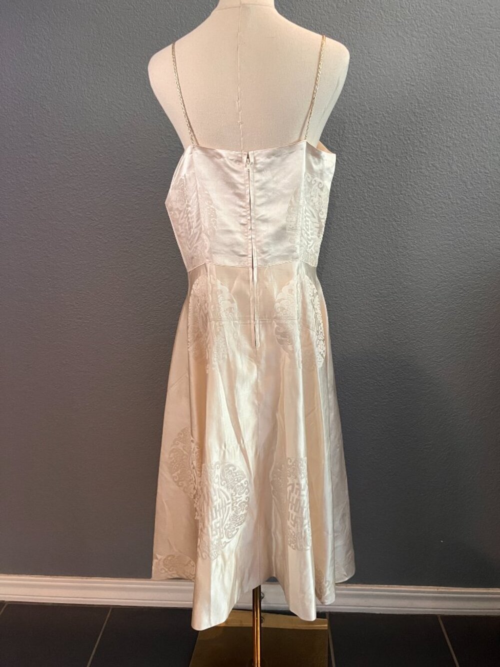 VINTAGE 50'S JOHN DOYLE BISHOP SEATTLE ASIAN INSPIRED SATIN DRESS IVORY & GOLD - Picture 6 of 15